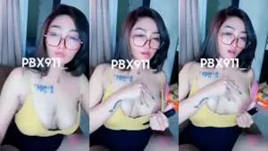 Uting Coklat Mamah Muda Berkacamata Cakep