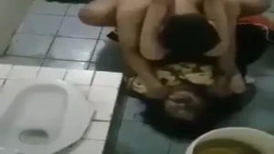 Di Pinggir Wc